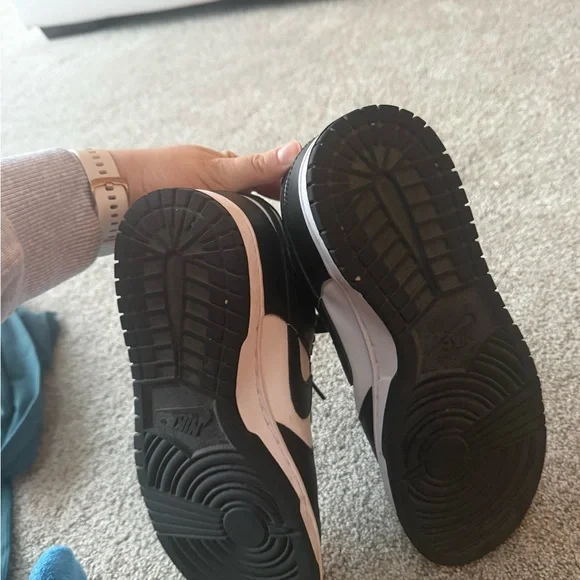 Nike Classic Black and White Low-Tops - Picture 6 of 6